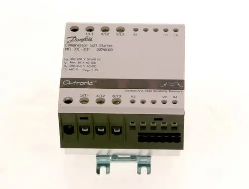 Danfoss Softstarter MCI 30C-3CP, geeignet zur Steuerung von Kompressoren, mit Anschlussklemmen und technischen Spezifikationen auf dem Gehäuse.